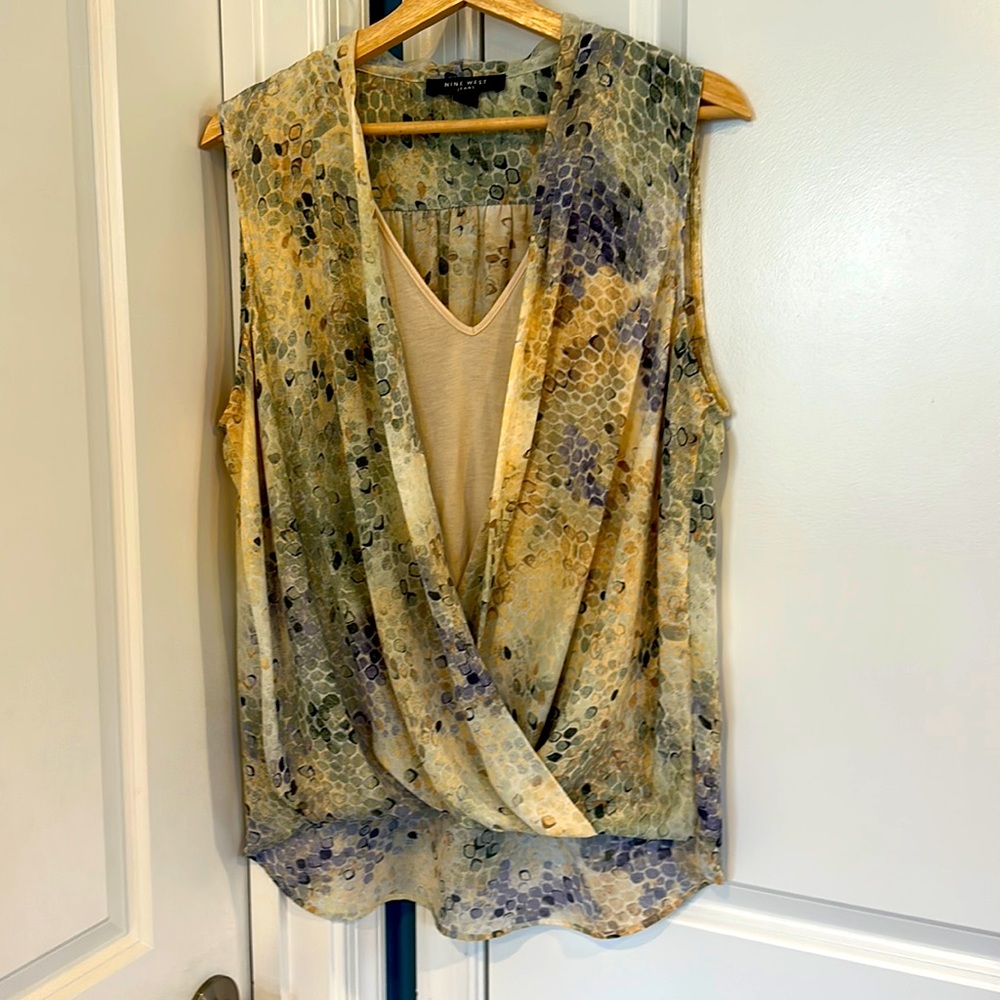 Like new Nine West Sleeveless blouse